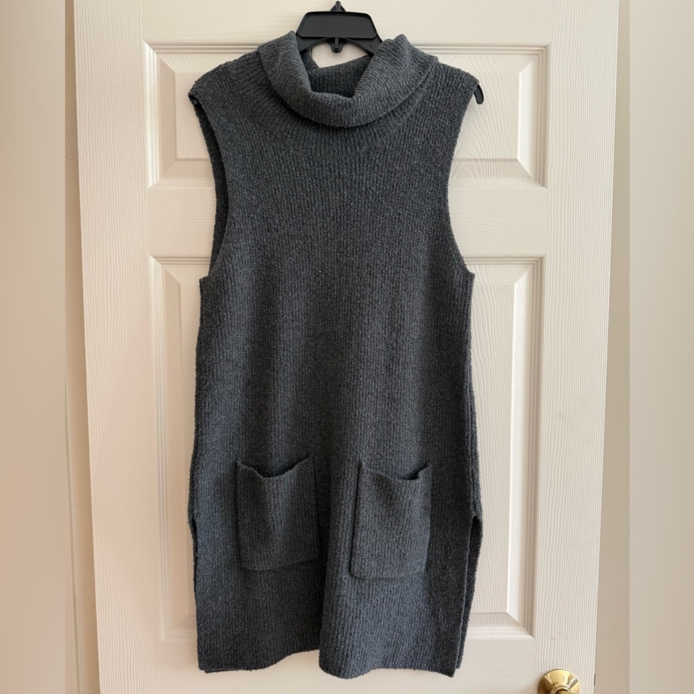Vince Camuto Dark Gray Sleeveless Turtleneck Sweater